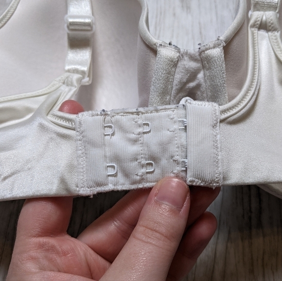 Bali White Floral Lace Overlay Deep U Neckline Underwire Bra Size 34C - Picture 6 of 6